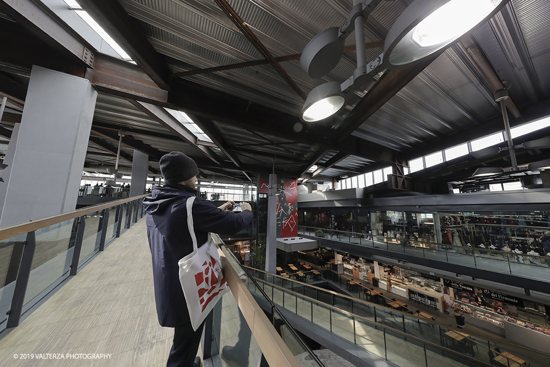 _G3I1421 copia.jpg - 13/04/2019. Torino. Apertura , nell'ex Palazzo Fuksas, del Mercato Centrale nel quartiere di Porta Palazzo, da un'idea di Umberto Montano imprenditore della ristorazione. Nella foto vista della parte centrale dell'edificio dal secondo piano